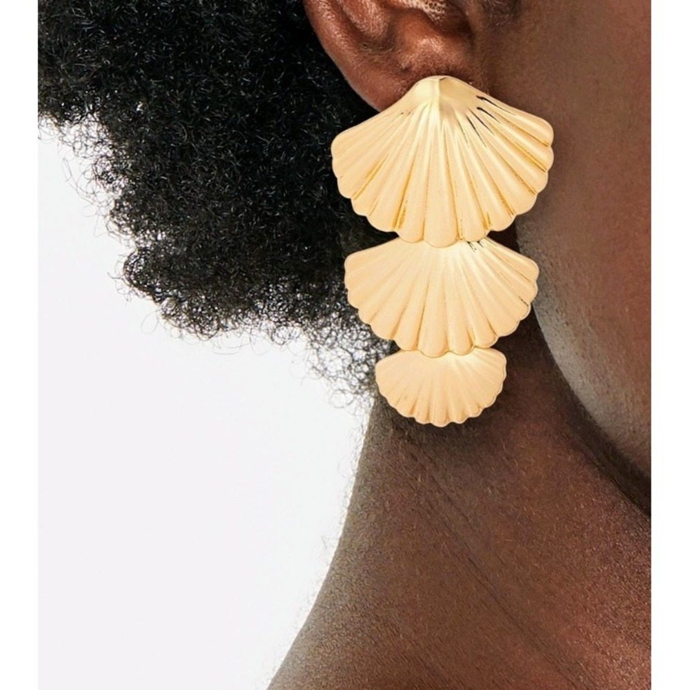 A New Day Gold Seashell Drop Earrings -‎ Statement Dangle Earrings NWT